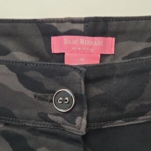 Isaac Mizrahi Womens Black and Gray Camouflage Shorts